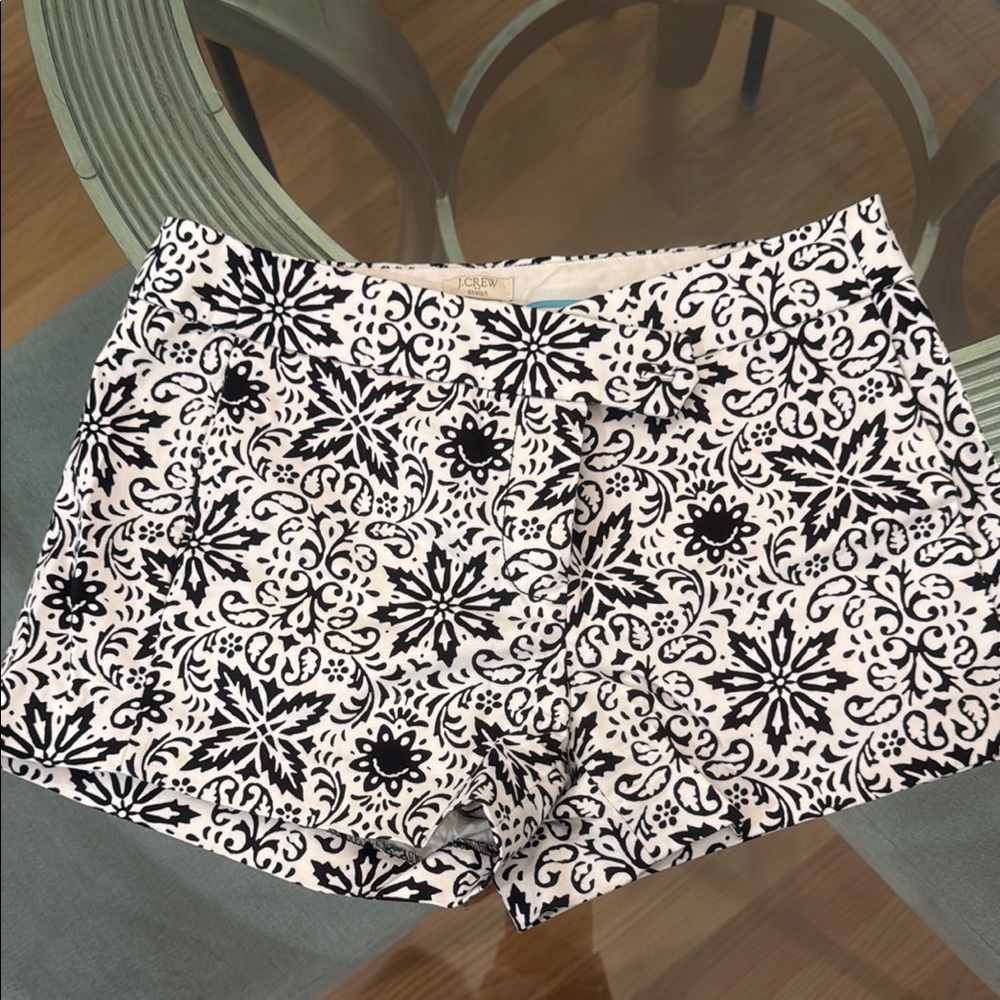 J. Crew Black and White Patterned Women's Shorts size 4 stretch